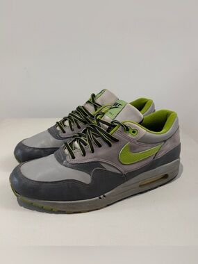 Nike Mens Air Max Size 10 Gray and Lime Green Low-Top Sneakers EUC